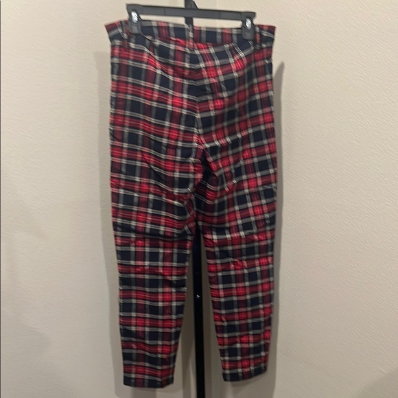 Tommy Hilfiger plaid Chinos
NWOT - Picture 3 of 3